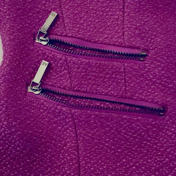 Anne Klein Size 12 Tailored Fuchsia Jacket with Zipper Pockets and Front Button. - Picture 10 of 11